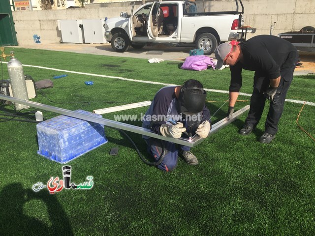     فيديو: تركيب الشباك والبوابات في الملعب الشرقي ورمزي بدير يصرح  مجتمعنا يعشق النقد الاعمى ولا ينظرون الى الانجاز كإنجاز ...  